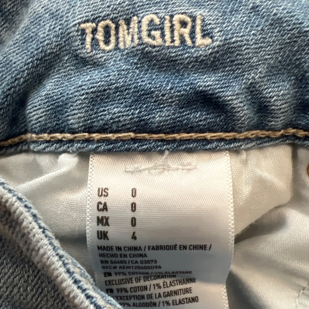 American Eagle Tomgirl distressed short size 0 - Picture 3 of 4